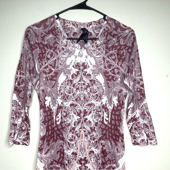 < Seven7 Women’s V-Neck Patterned Top> - Picture 2 of 5